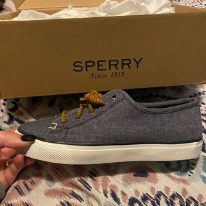 Brand new sperry shoes size 6. With box